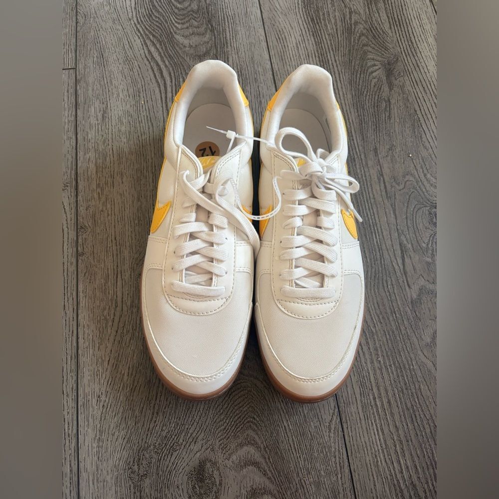 Nike woman’s Field General Sneaker